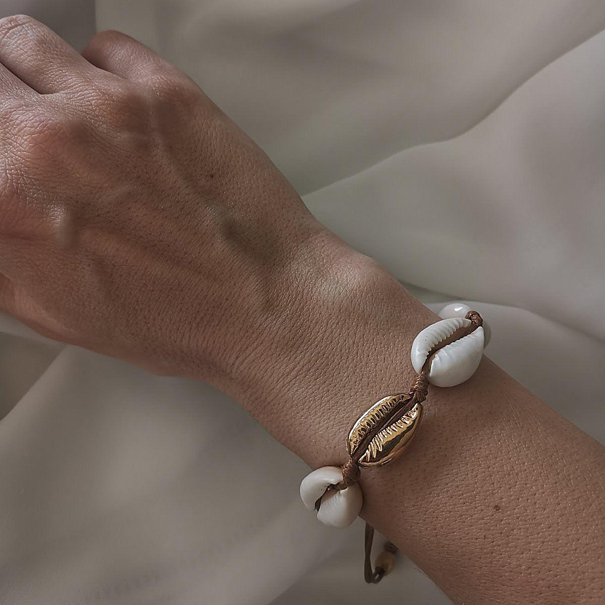 Гривна PUKA ONE GOLD / WHITE