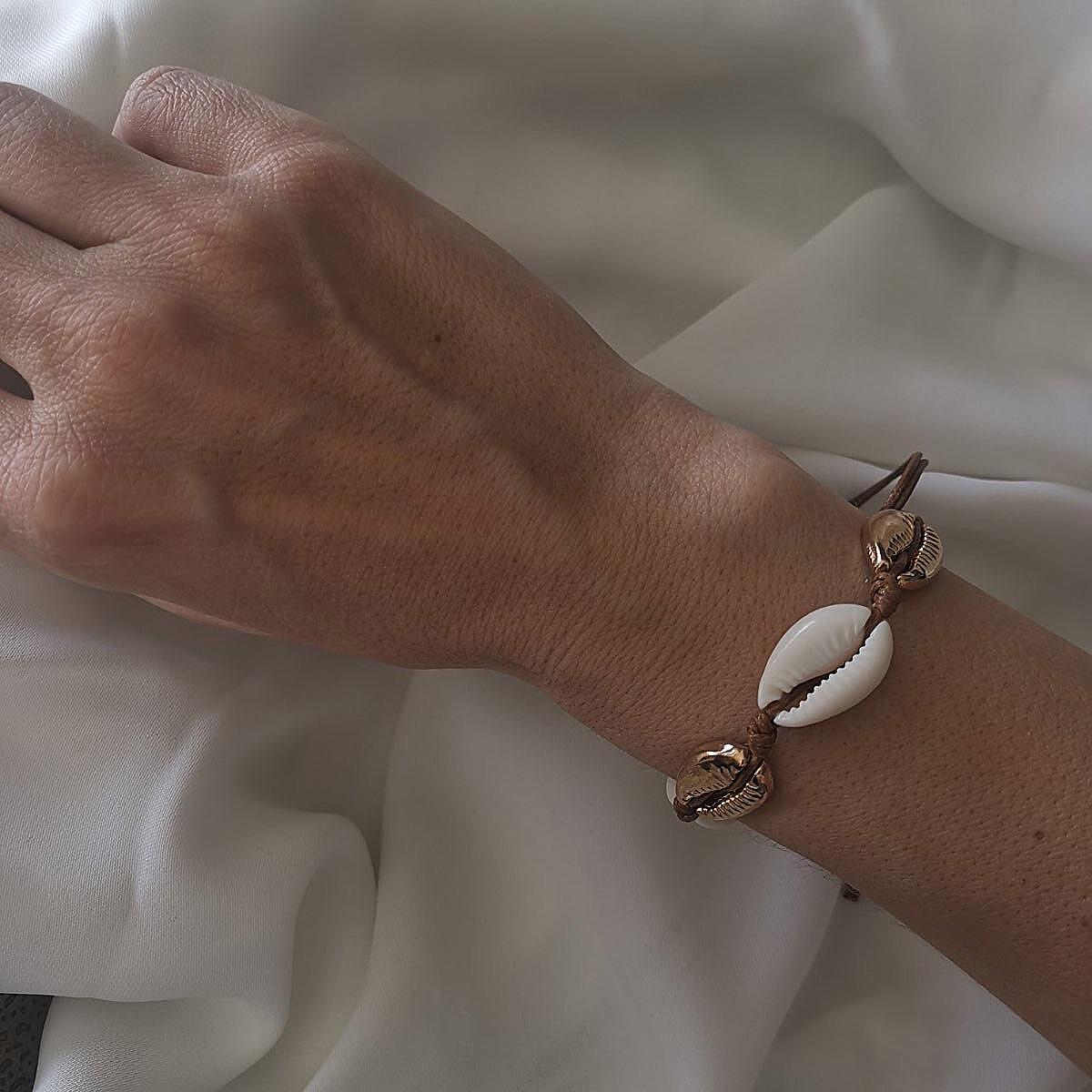 Гривна PUKA ONE WHITE / GOLD