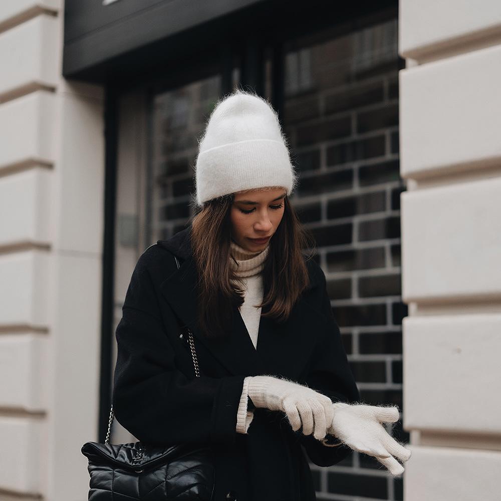 Ръкавици в Екрю