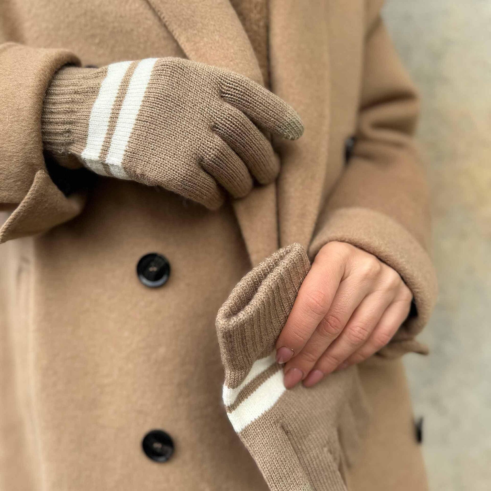 Ръкавици с ивици в бежово