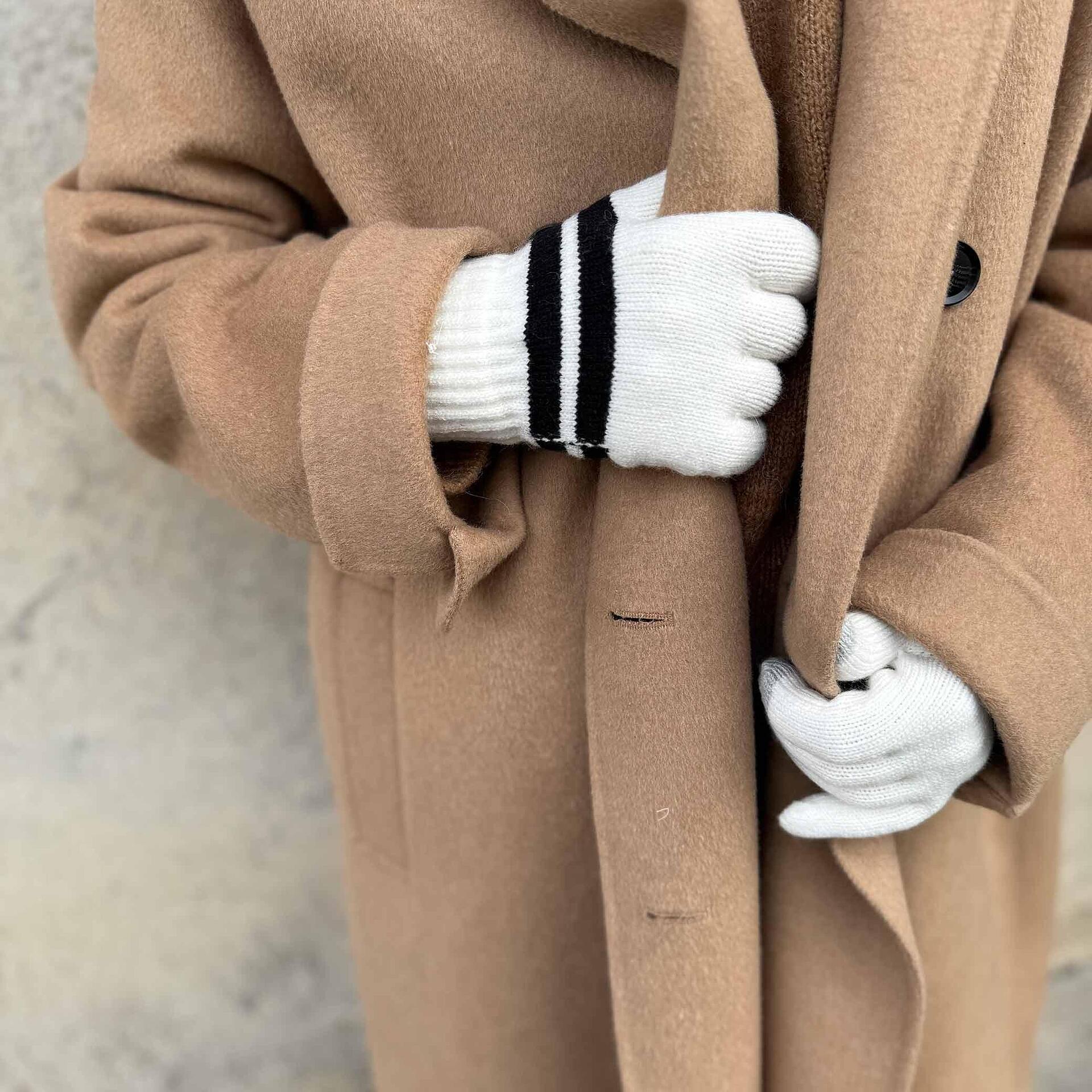 Ръкавици с ивици в бяло