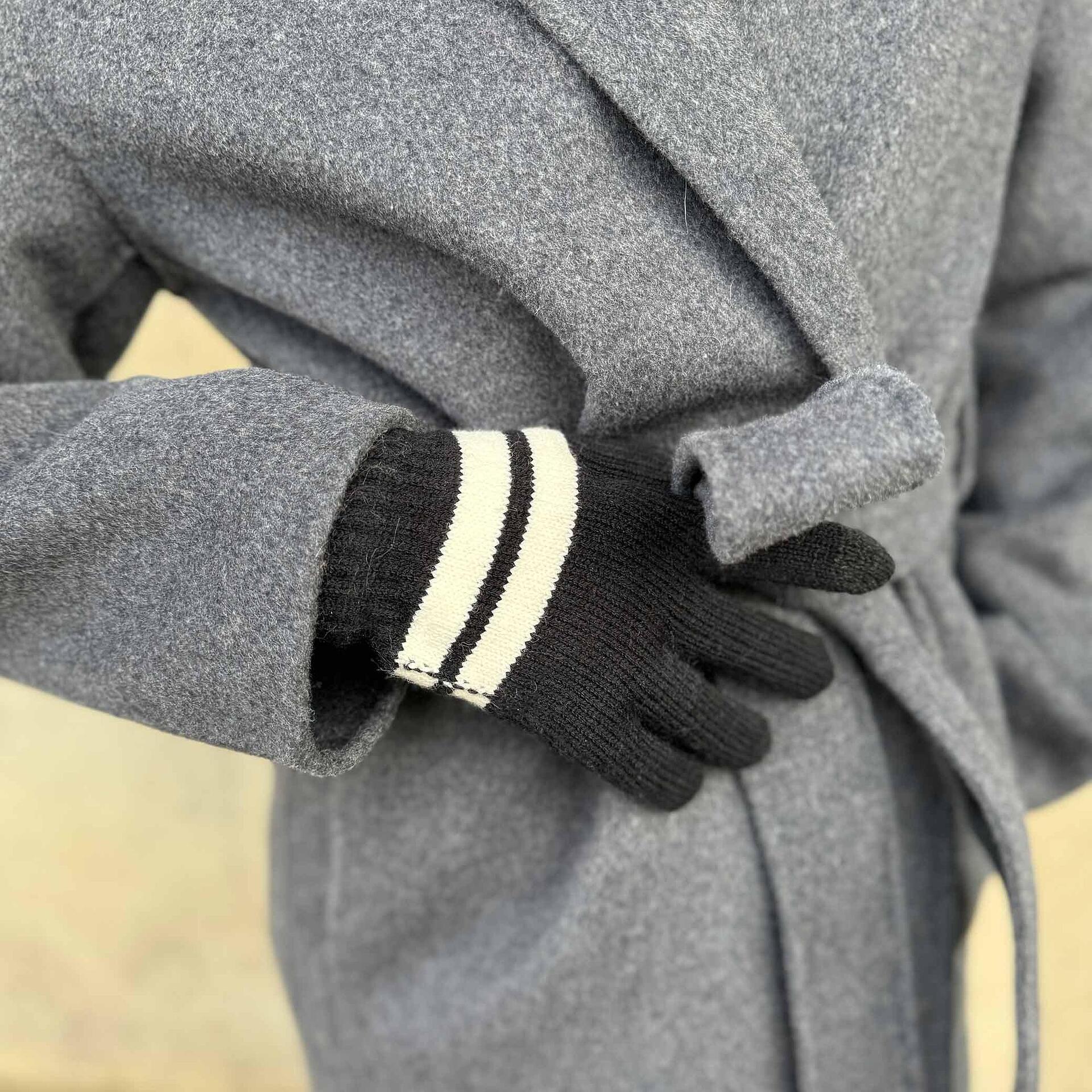 Ръкавици с ивици в черно