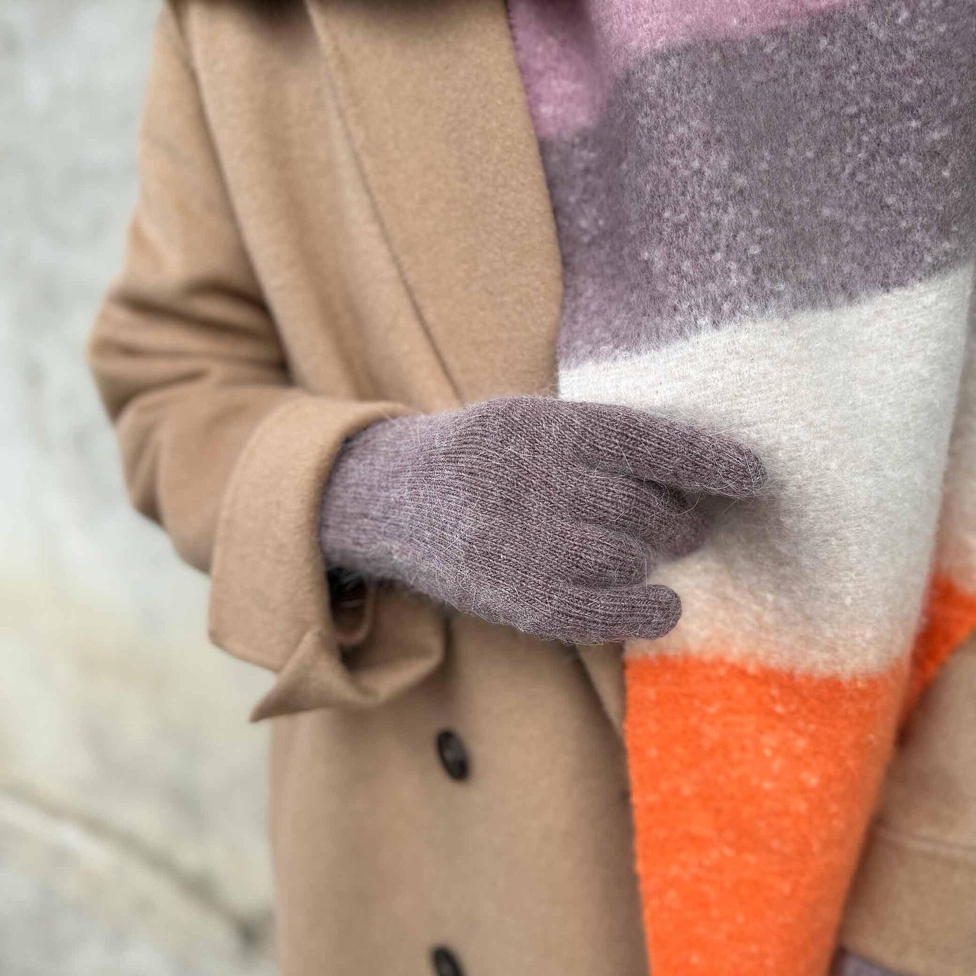 Ръкавици в лилаво