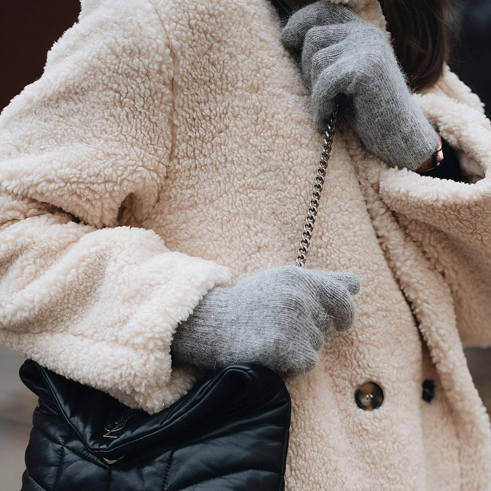 Ръкавици в сиво