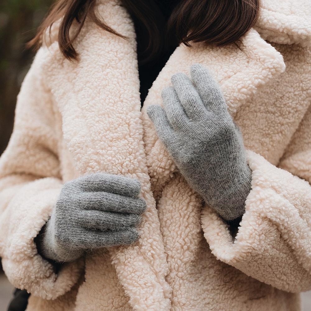 Ръкавици в сиво