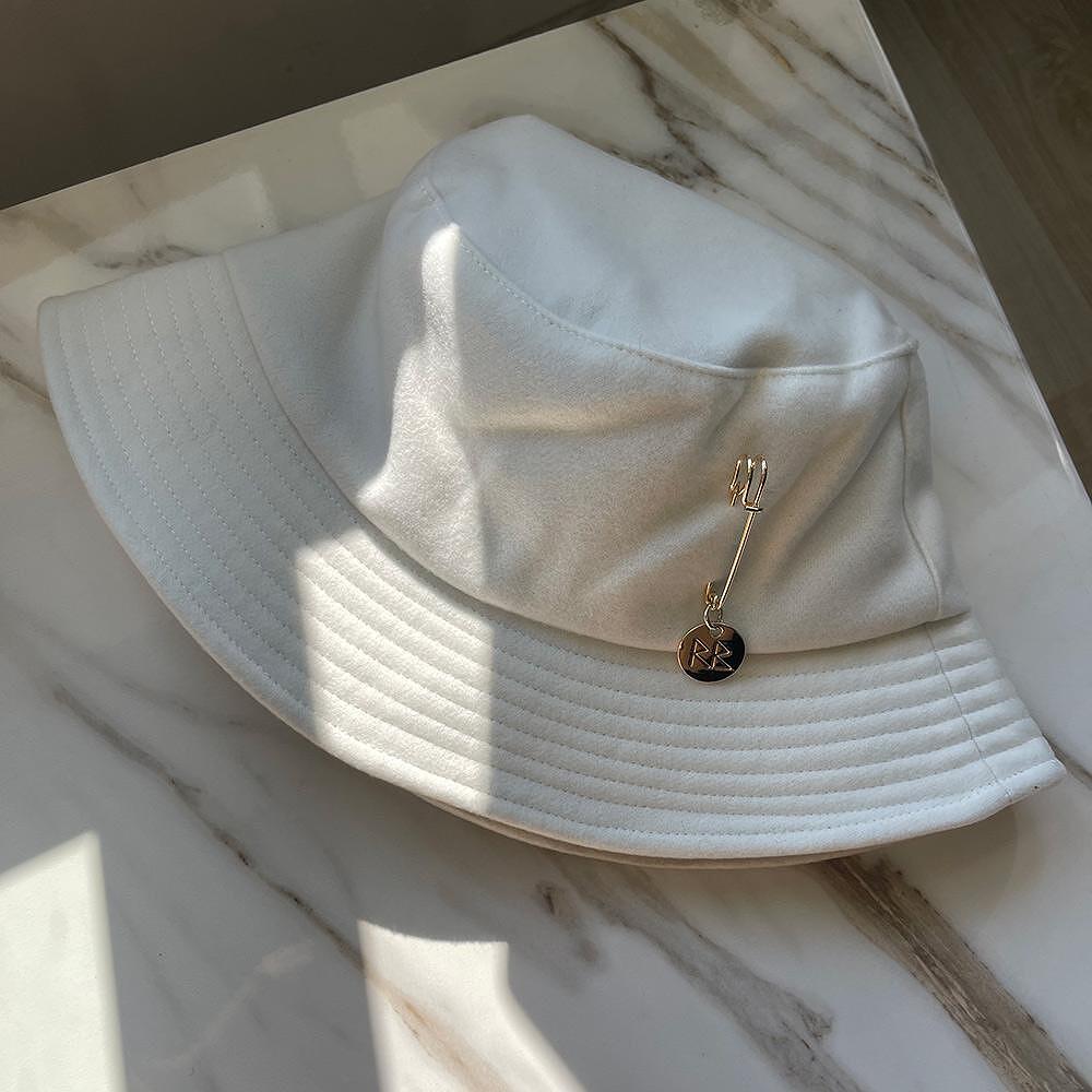Шапка идиотка PIN WHITE